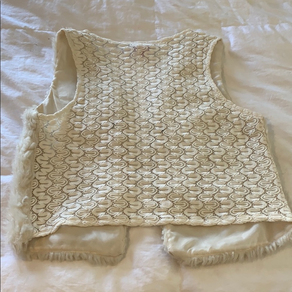 Fuzzy vest - Picture 2 of 3